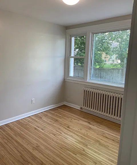 1094 Athlone St — Photo 5