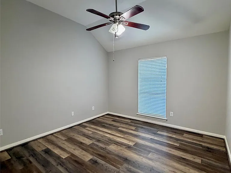 1510 Flanders Field Ln — Photo 15