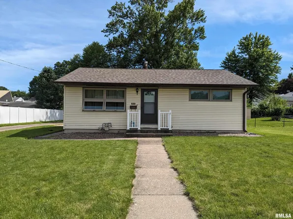 2014 Maple St, Quincy, IL 62301