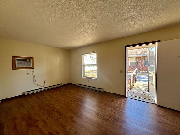 2nd image of 1005 E Grand Ave #1005G2