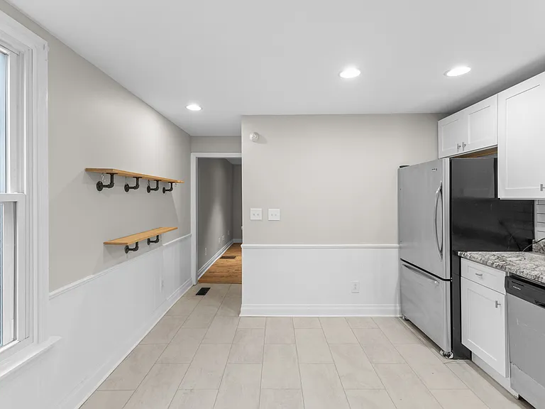 1369 City Park Ave — Photo 9
