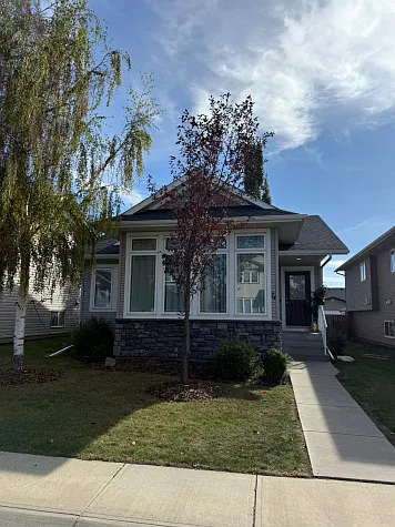 3 Bedrooms 3 bathroom House With Mother-In-Law Suite — Photo 2