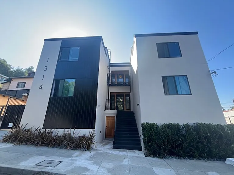 SUT - 1314 Sutherland St — Photo 5