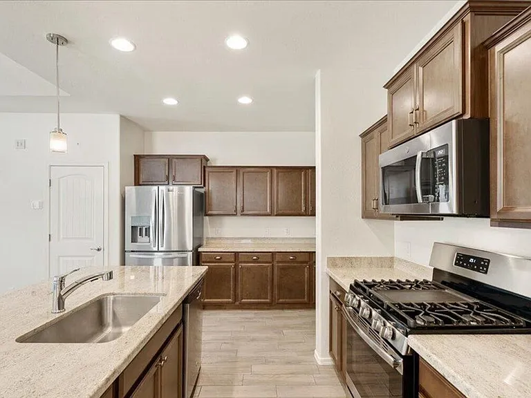 1415 Starling St — Photo 6
