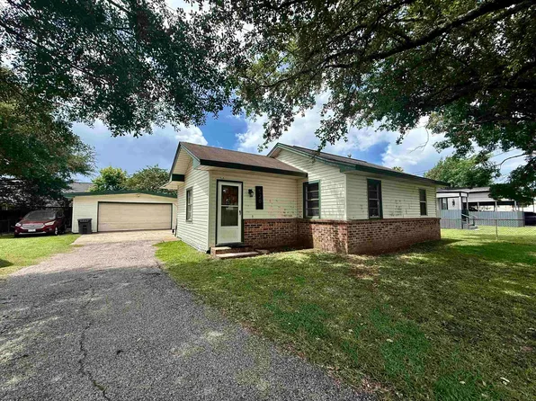 520 Austin Ave, Bridge City, TX 77611