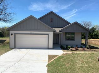 1374 Green Field Dr, Gainesville, TX 76240