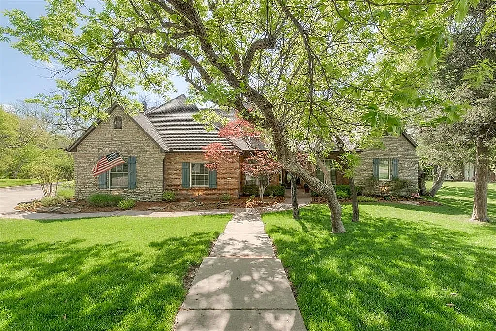 4 bed, 3852 sqft, $4,450 — Photo 2