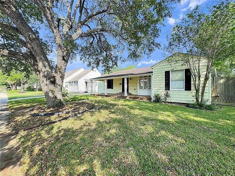 329 Foster Dr — Photo 2