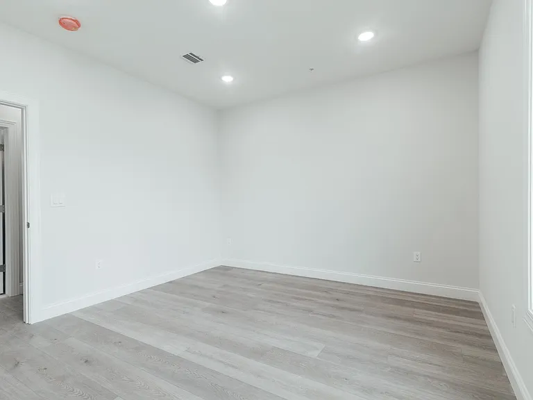 144 Bergen Ave #2A — Photo 31