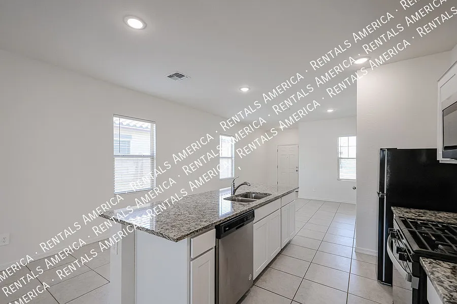 Charming 3-Bedroom Home Offering Space, Comfort, and Convenience — Photo 3