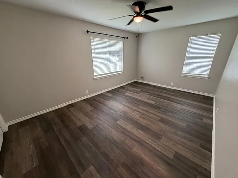 1311 Manor Dr — Photo 9
