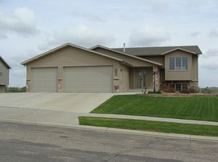 2420 Pointe Loop, Bismarck, ND 58503