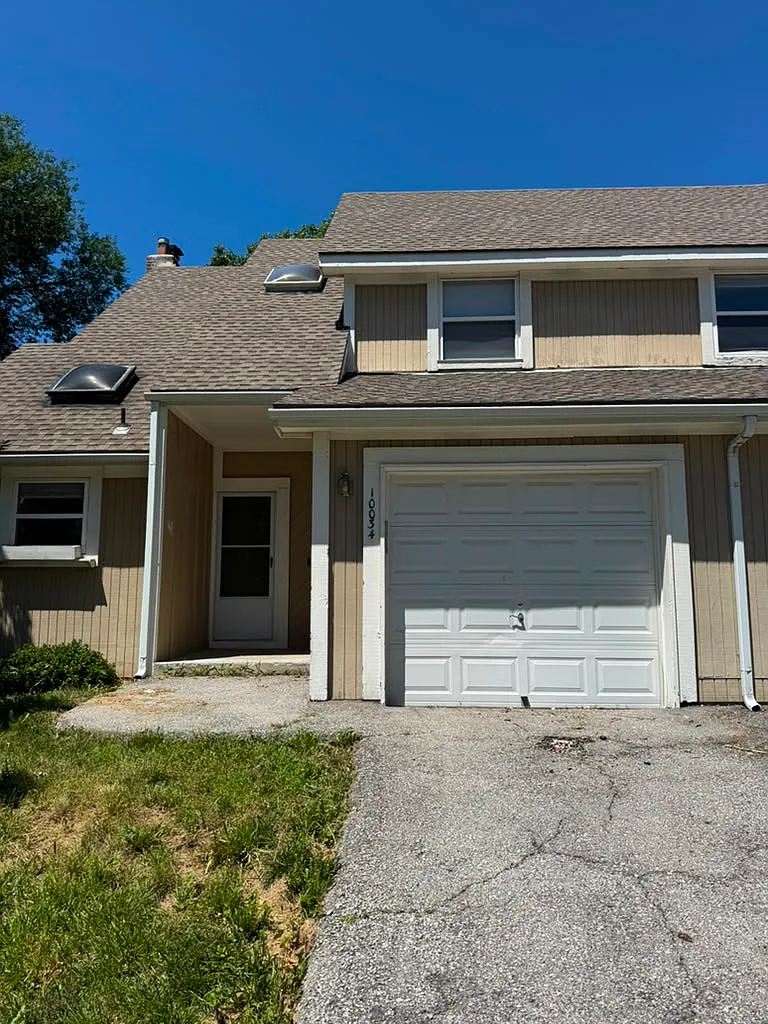 3 bed, 1184 sqft, $1,995 — Photo 1
