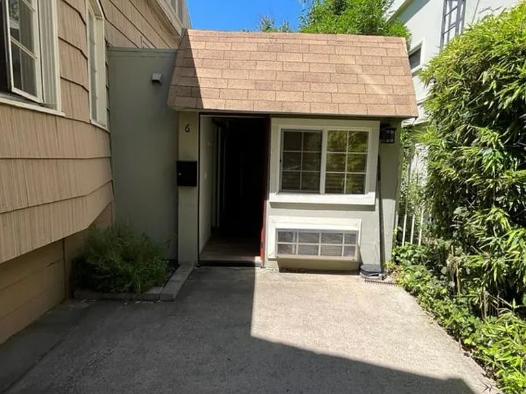 2727 I St — Photo 2