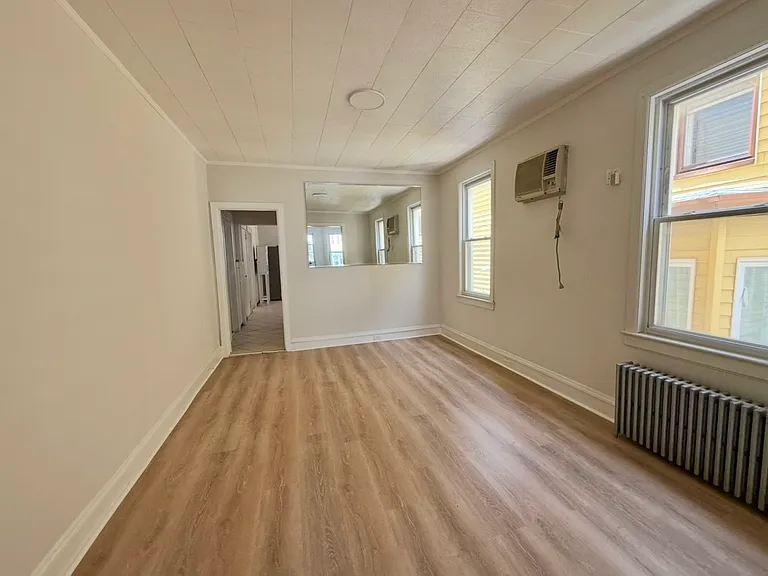 308 Davis Ave #1 — Photo 4