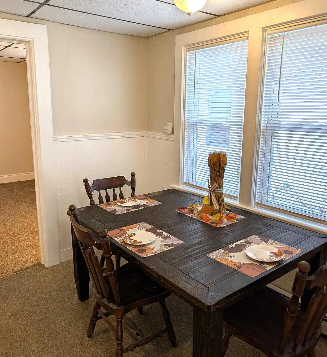 2 bed, 720 sqft, $1,080 — Photo 2