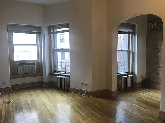 Rented by Salon Realty Corp | media 5