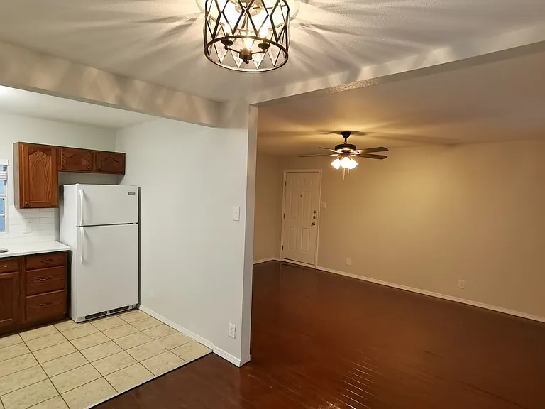 137 E Norwood Ct — Photo 5