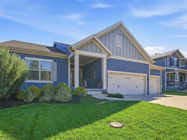 12073 S Pine St, Olathe, KS 66061