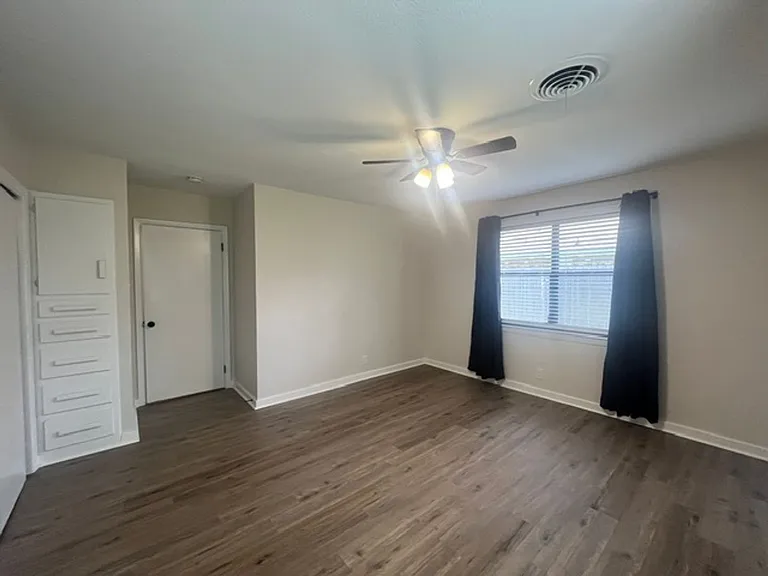 375 Sherwood Forest Blvd — Photo 8