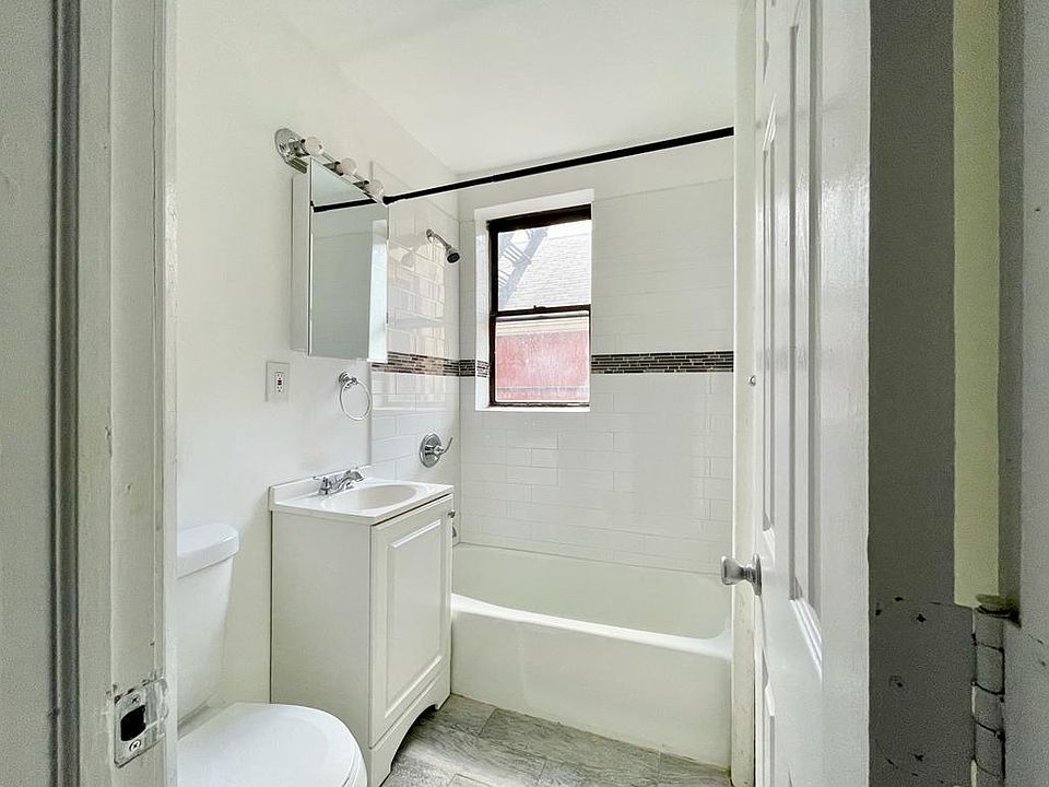 2nd image of 143 Duncan Ave #5A