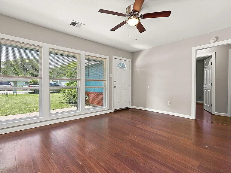 2318 Pecan St — Photo 5