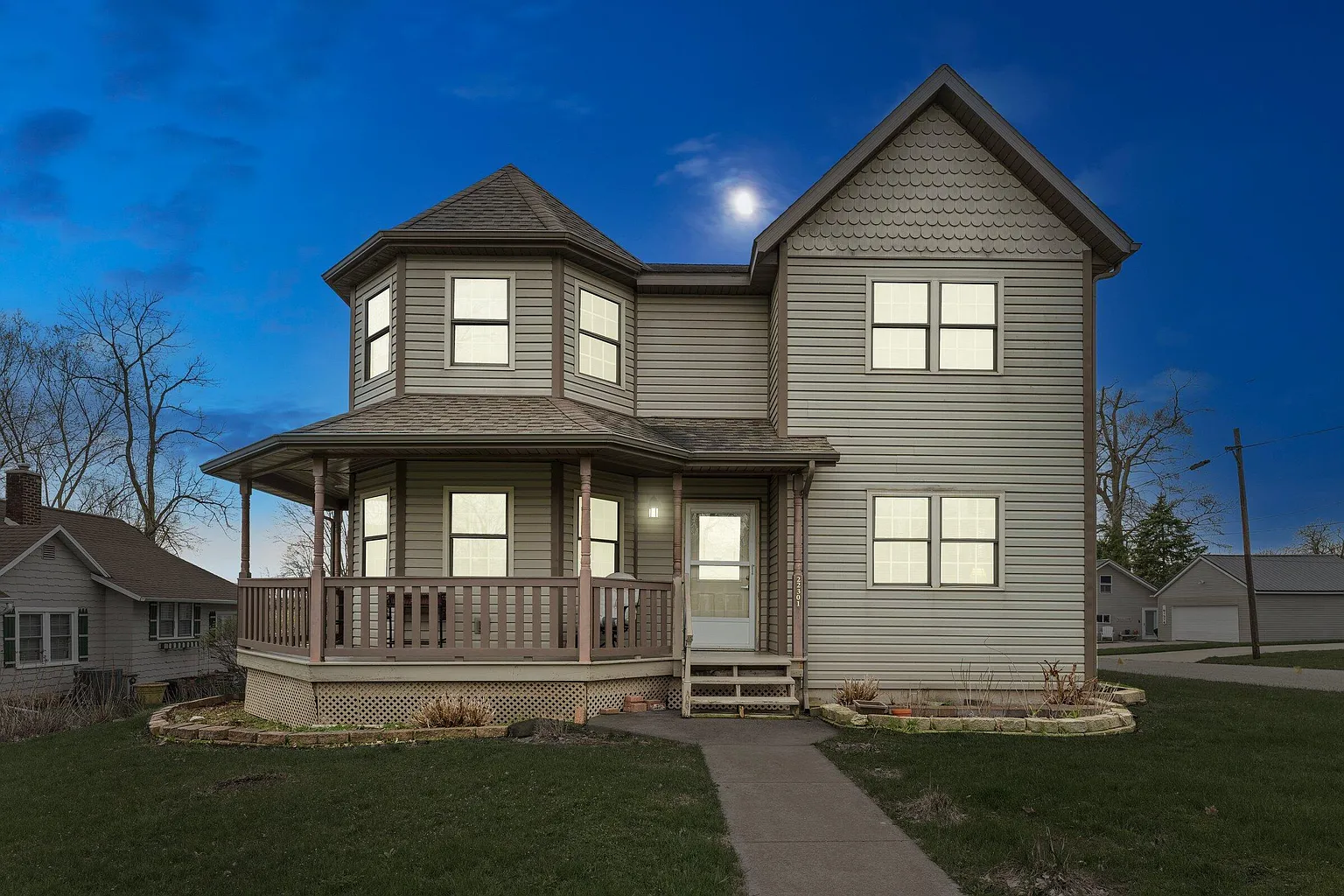 22301 Forest Ave photo 1