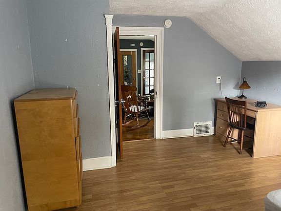 5th image of 421 W Maple St #B