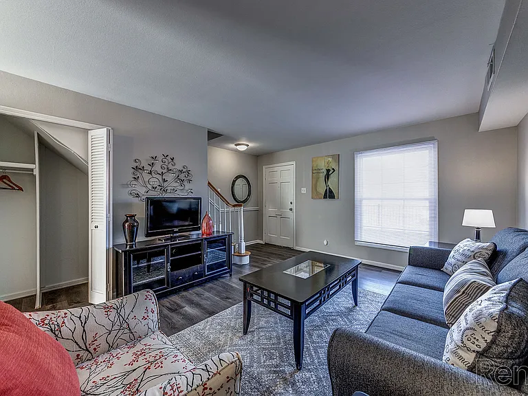 Warson Village Townhomes — Photo 7