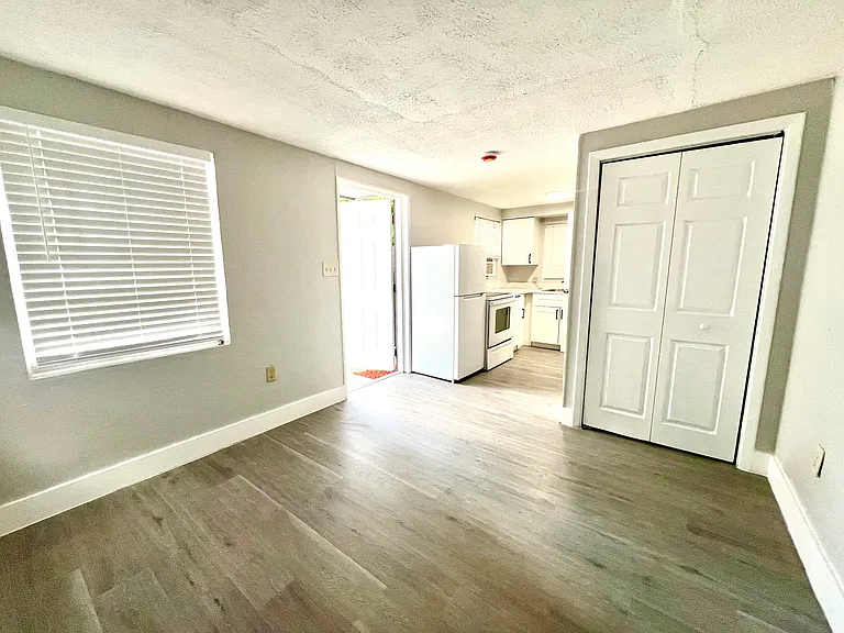 426 Dummitt Ave #E — Photo 7