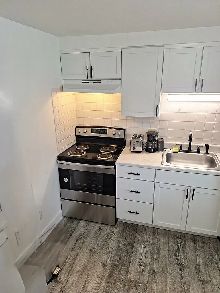 204 Ostrom Ave — Photo 1