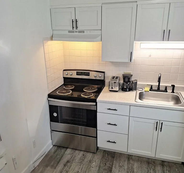 204 Ostrom Ave #3