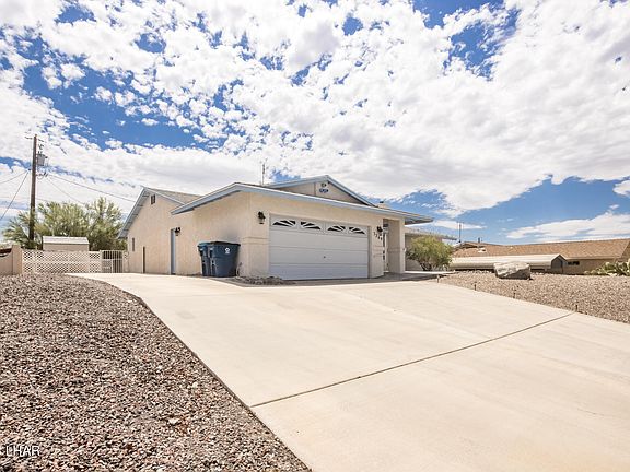 3rd image of 3260 Fountain Palm Dr