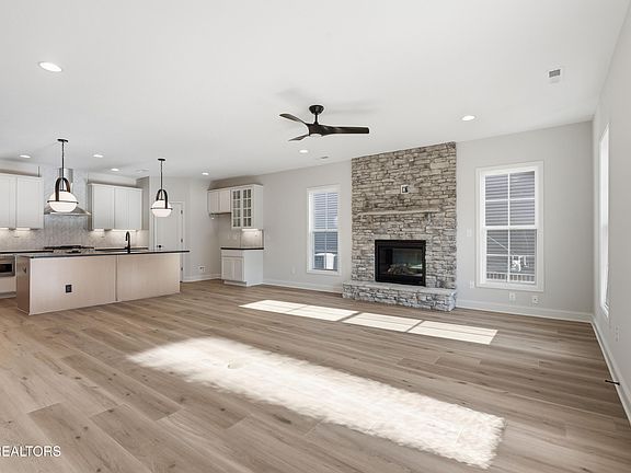 3rd image of 2036 Hickory Reserve Rd