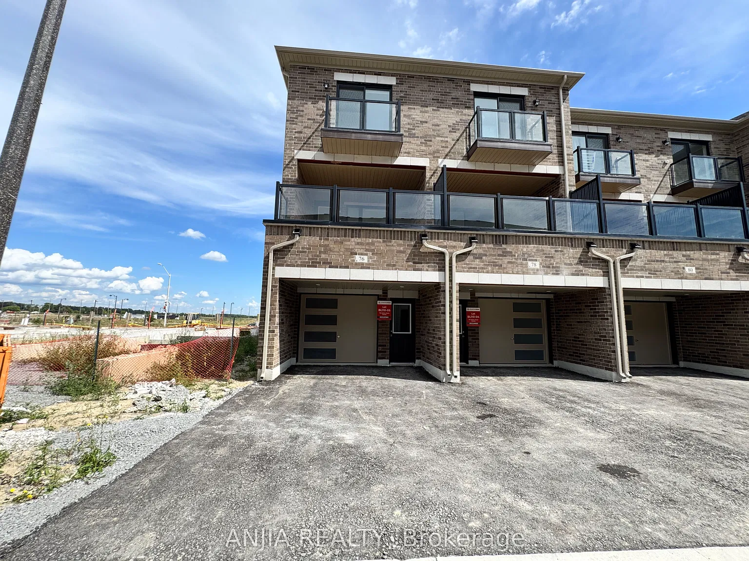 4 bed, $3,600 — Photo 2