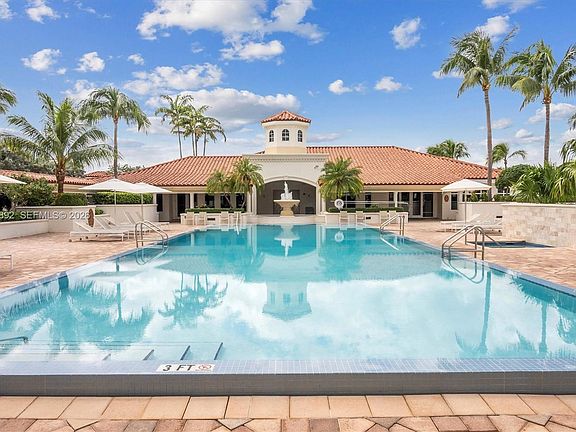 5th image of 20000 Country Club Dr #302
