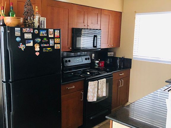 3rd image of 409 W Yukon Dr