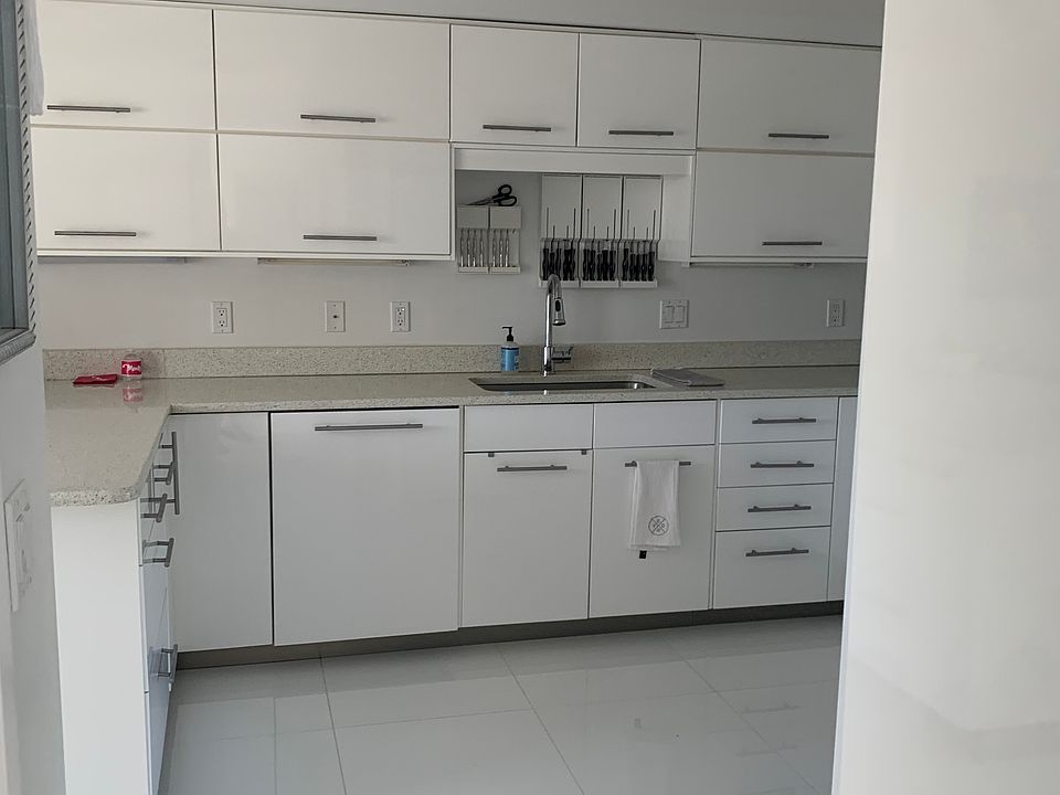 1st image of 300 Harbour Dr #501
