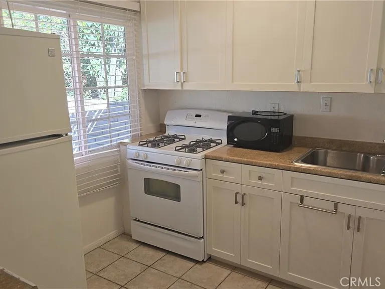 422 Bond St #2 — Photo 2