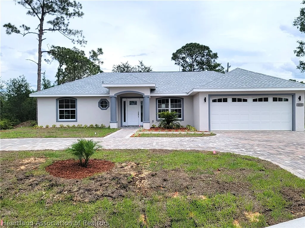 3 bed, 2.0 bath, 1420 sqft, $2,250 — Photo 1