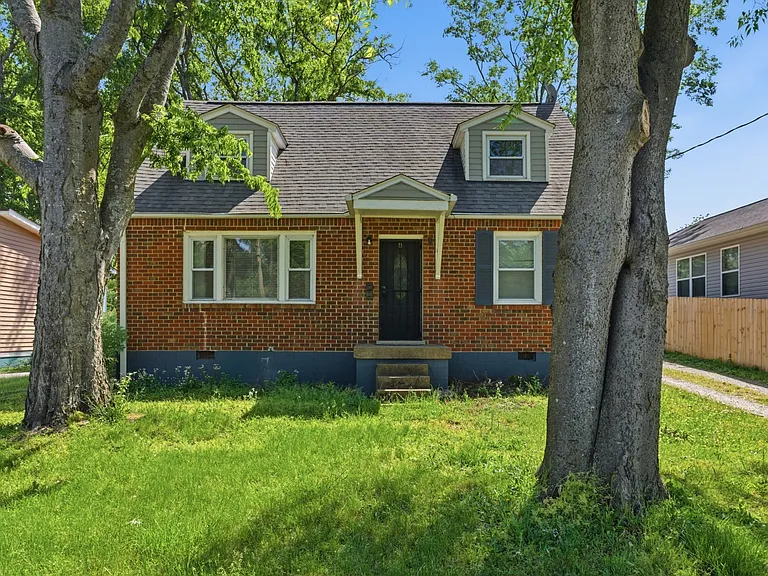 853 Gallavista Ave — Photo 2