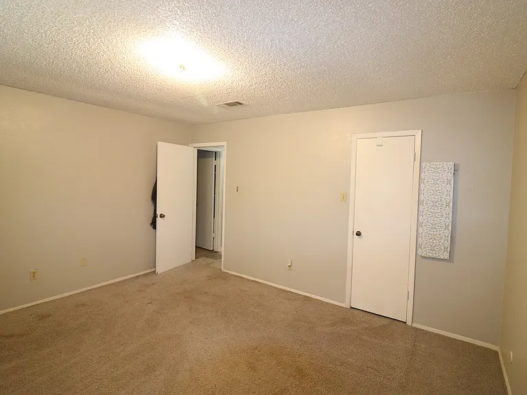 7340 Folkstone Dr — Photo 4