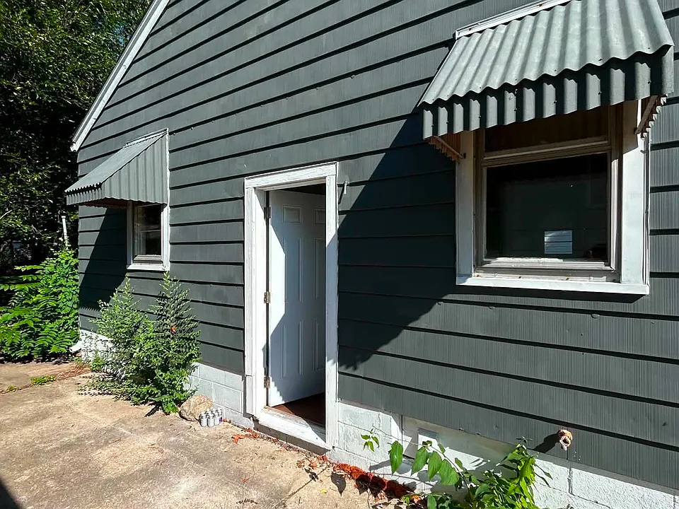 1749 N College St