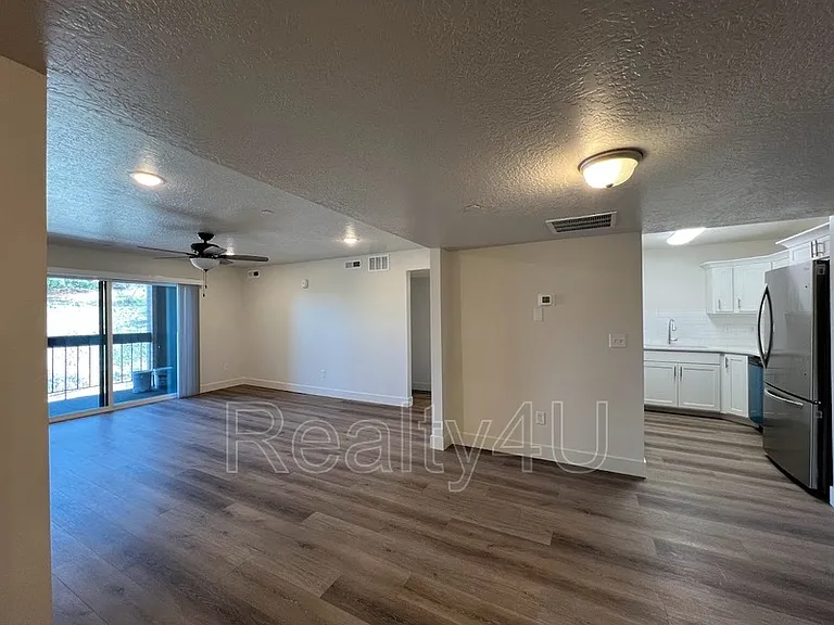 2244 N Canyon Rd — Photo 5