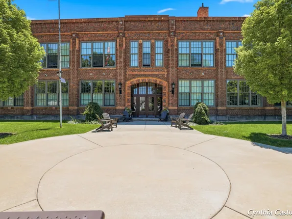 156 W 11th St Suite 102, Holland, MI 49423