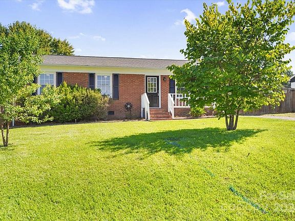 3rd image of 410 Farmview Dr