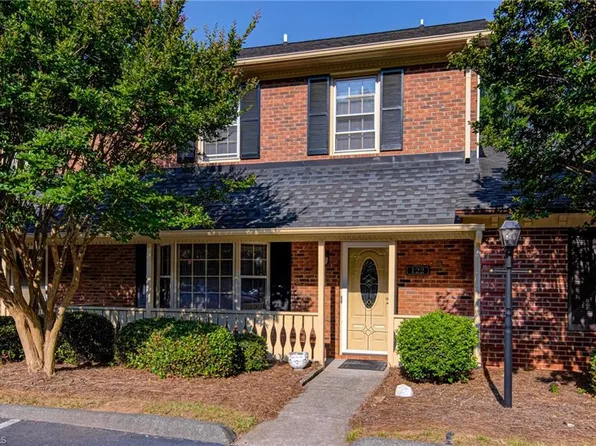 122 Chrisfield Cir, Winston Salem, NC 27104
