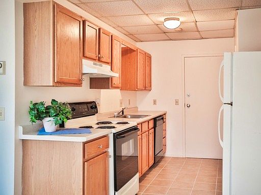2nd image of 497 Silver St APT 403