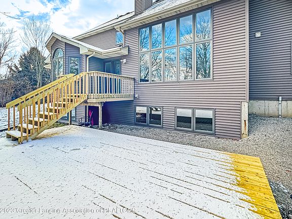 5th image of 15091 Duxbury Ln