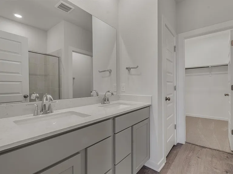 130 Hornet St — Photo 8